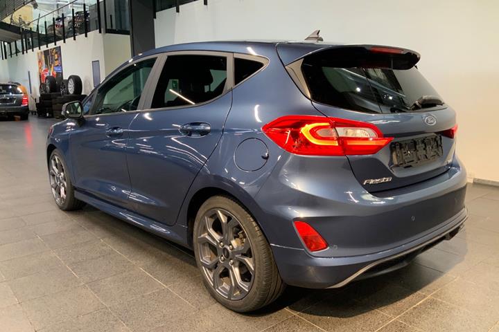 Blå Ford Fiesta fra 2021