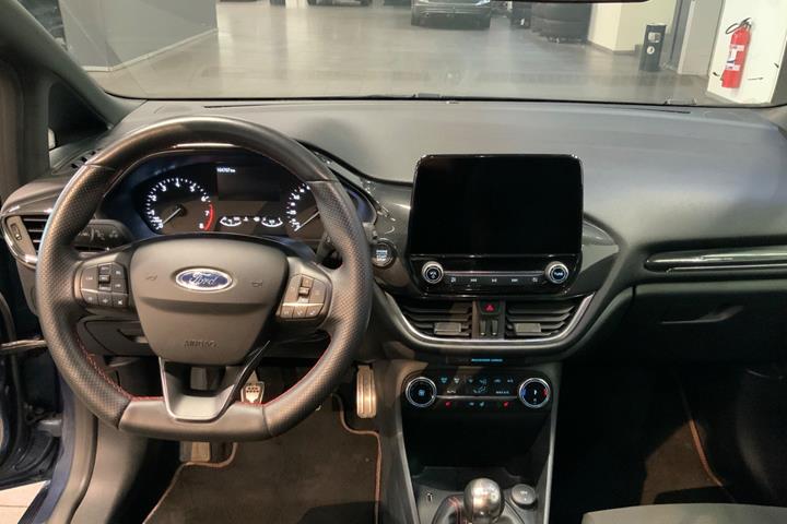 Blå Ford Fiesta fra 2021
