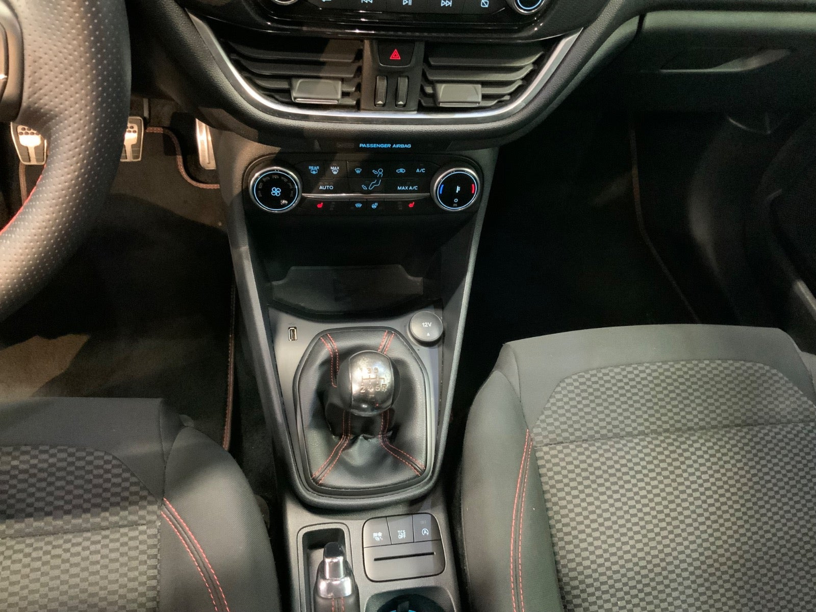 Blå Ford Fiesta fra 2021