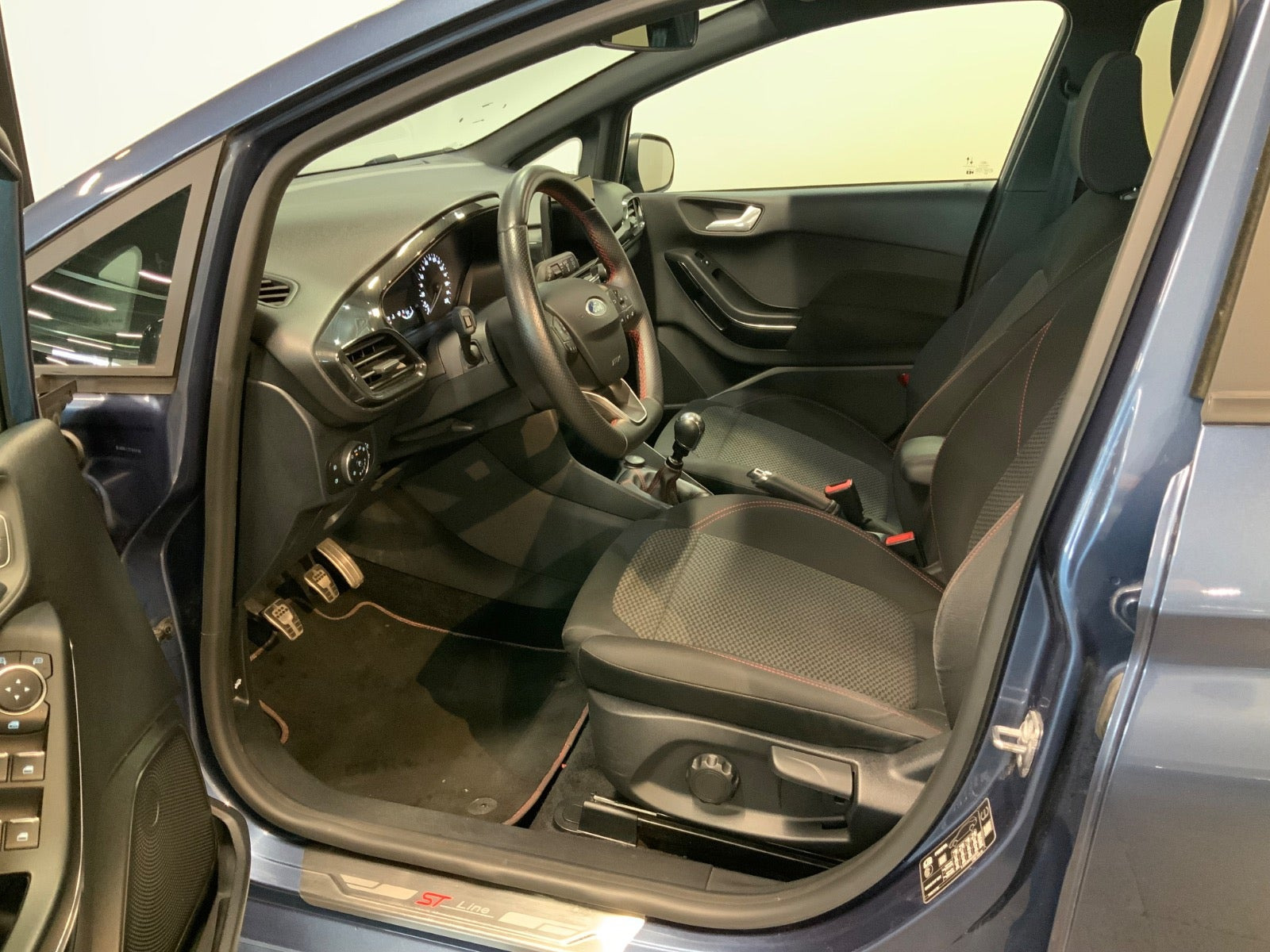 Blå Ford Fiesta fra 2021