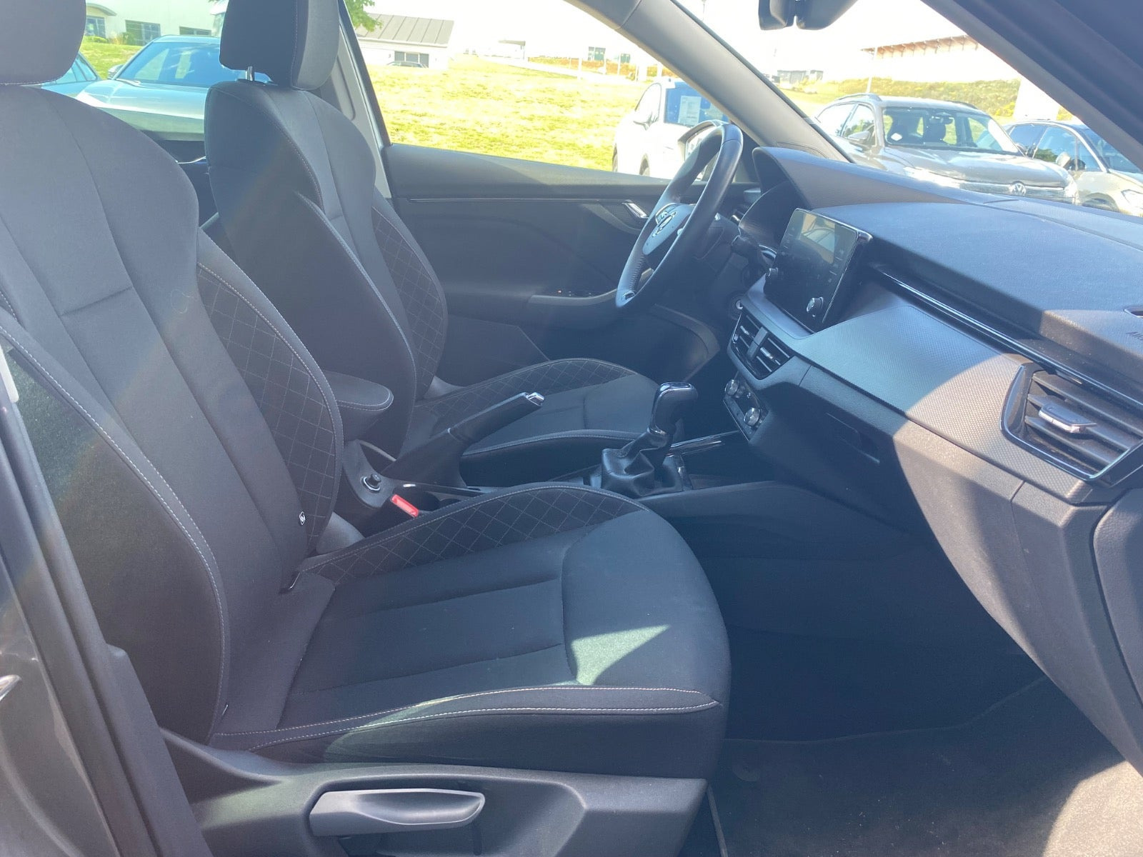 Grå Skoda Kamiq fra 2023