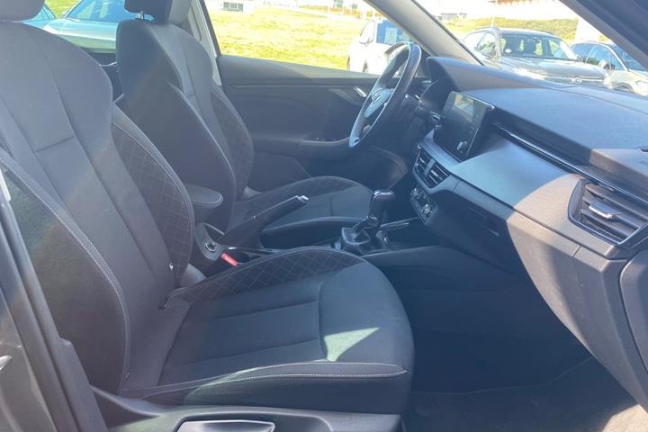 Grå Skoda Kamiq fra 2023