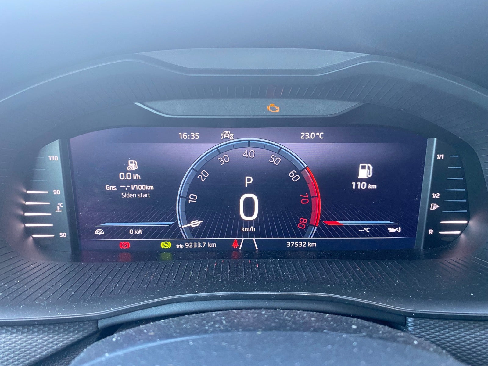 Grå Skoda Kamiq fra 2023