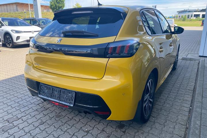 Gul Peugeot 208 fra 2020