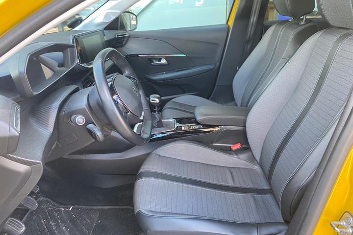 Gul Peugeot 208 fra 2020