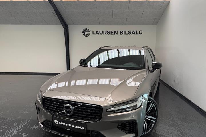 Orange Volvo V60 fra 2022 set udefra