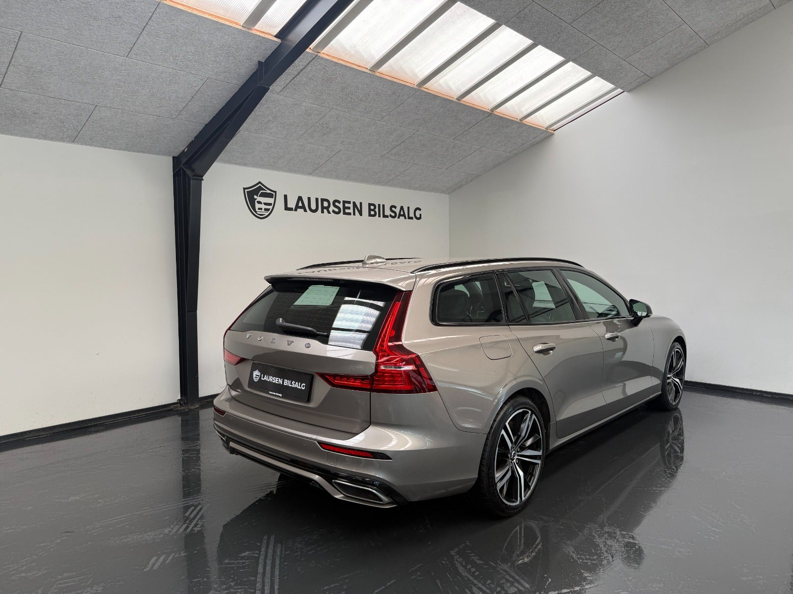 Orange Volvo V60 fra 2022