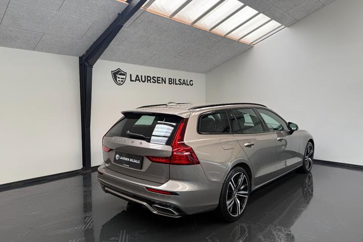Orange Volvo V60 fra 2022