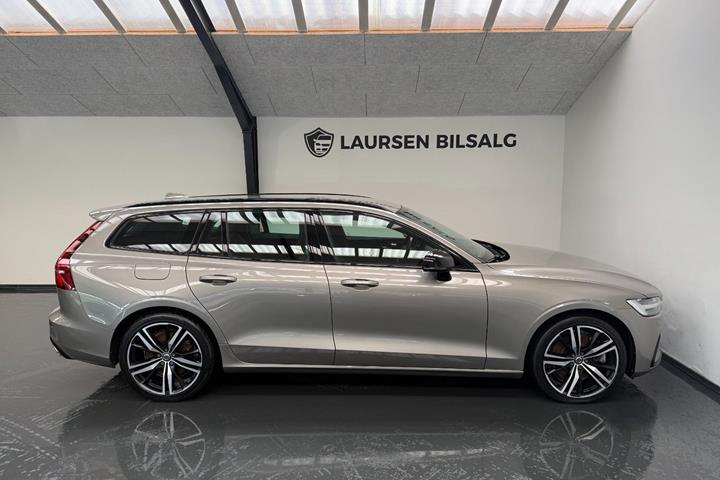 Orange Volvo V60 fra 2022