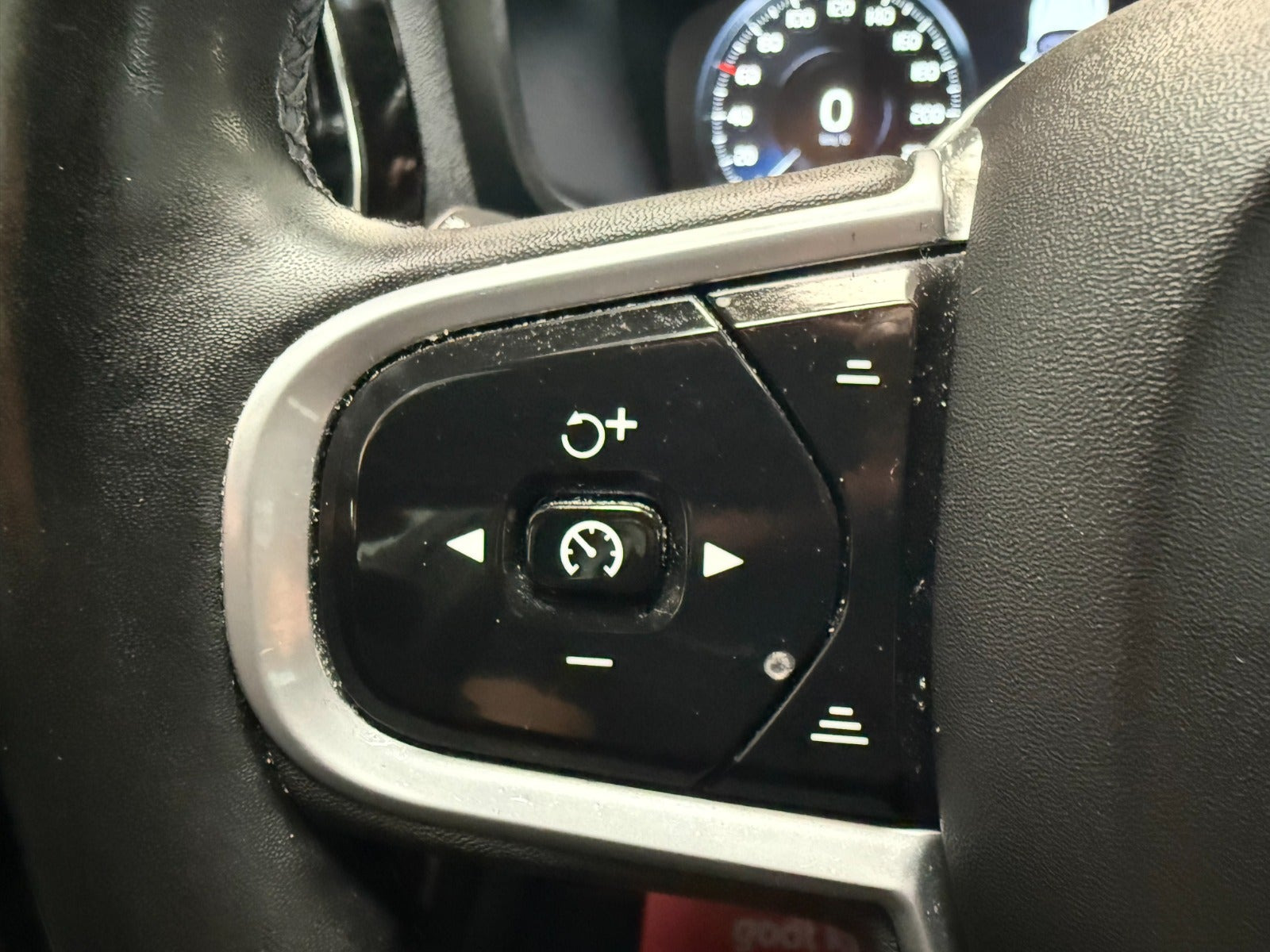 Orange Volvo V60 fra 2022