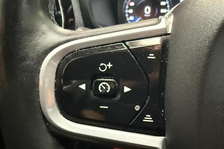 Orange Volvo V60 fra 2022