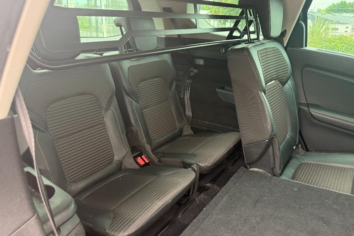 Grå Renault Grand Scenic IV fra 2018