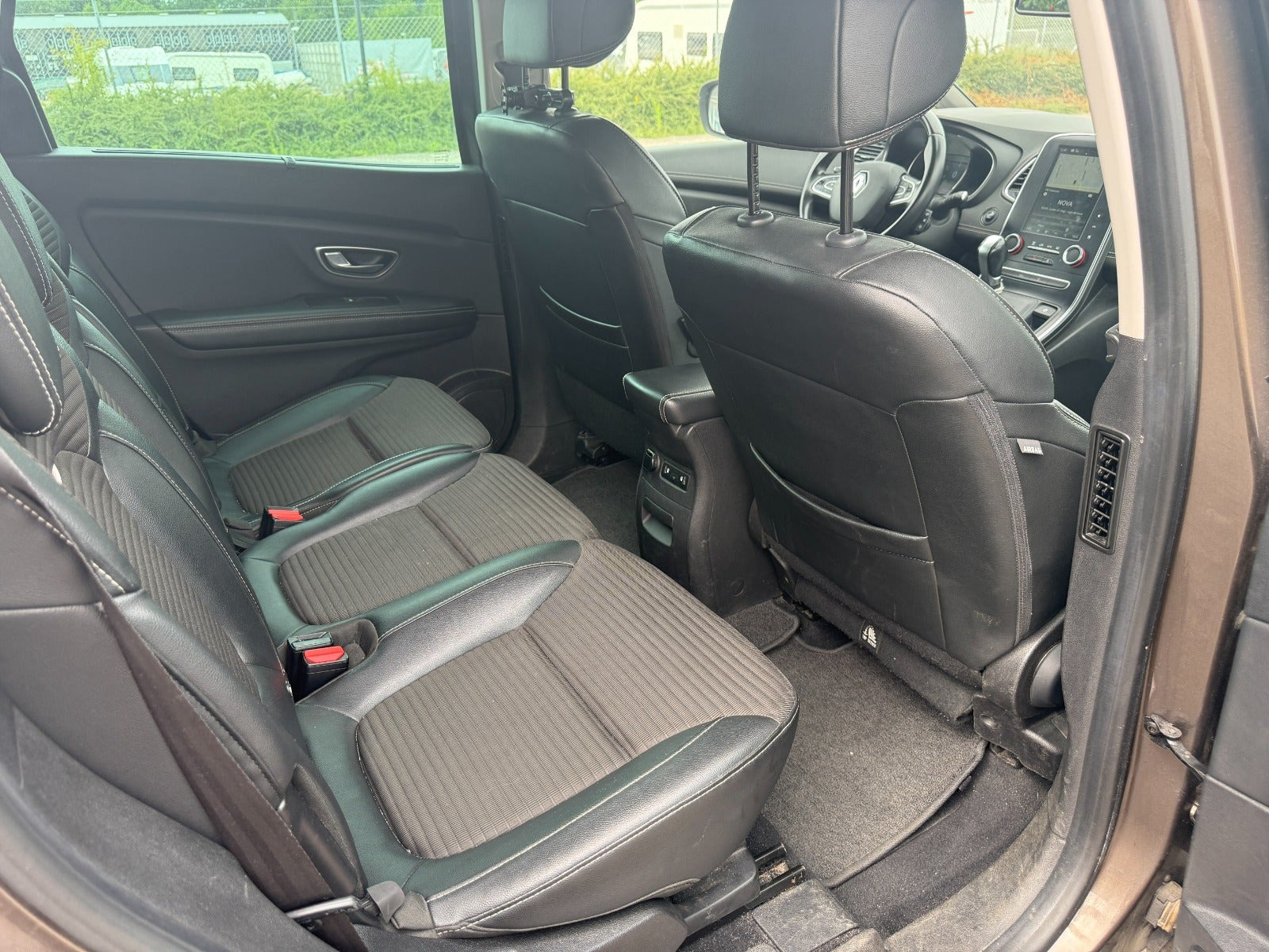 Grå Renault Grand Scenic IV fra 2018