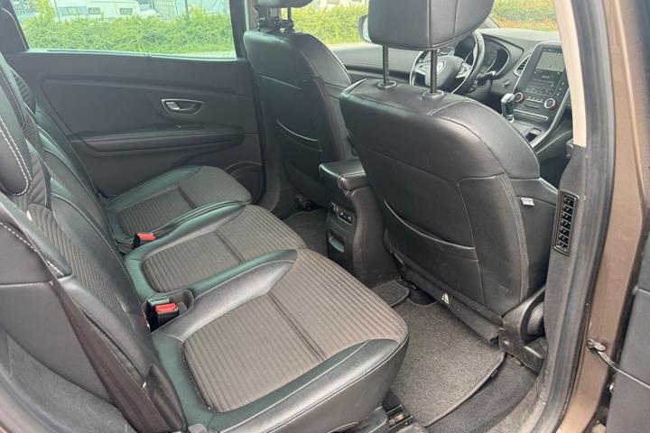 Grå Renault Grand Scenic IV fra 2018