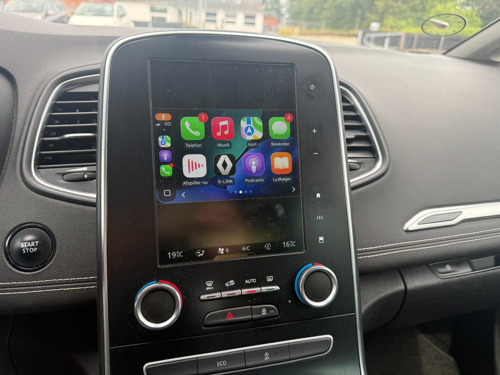 Grå Renault Grand Scenic IV fra 2018