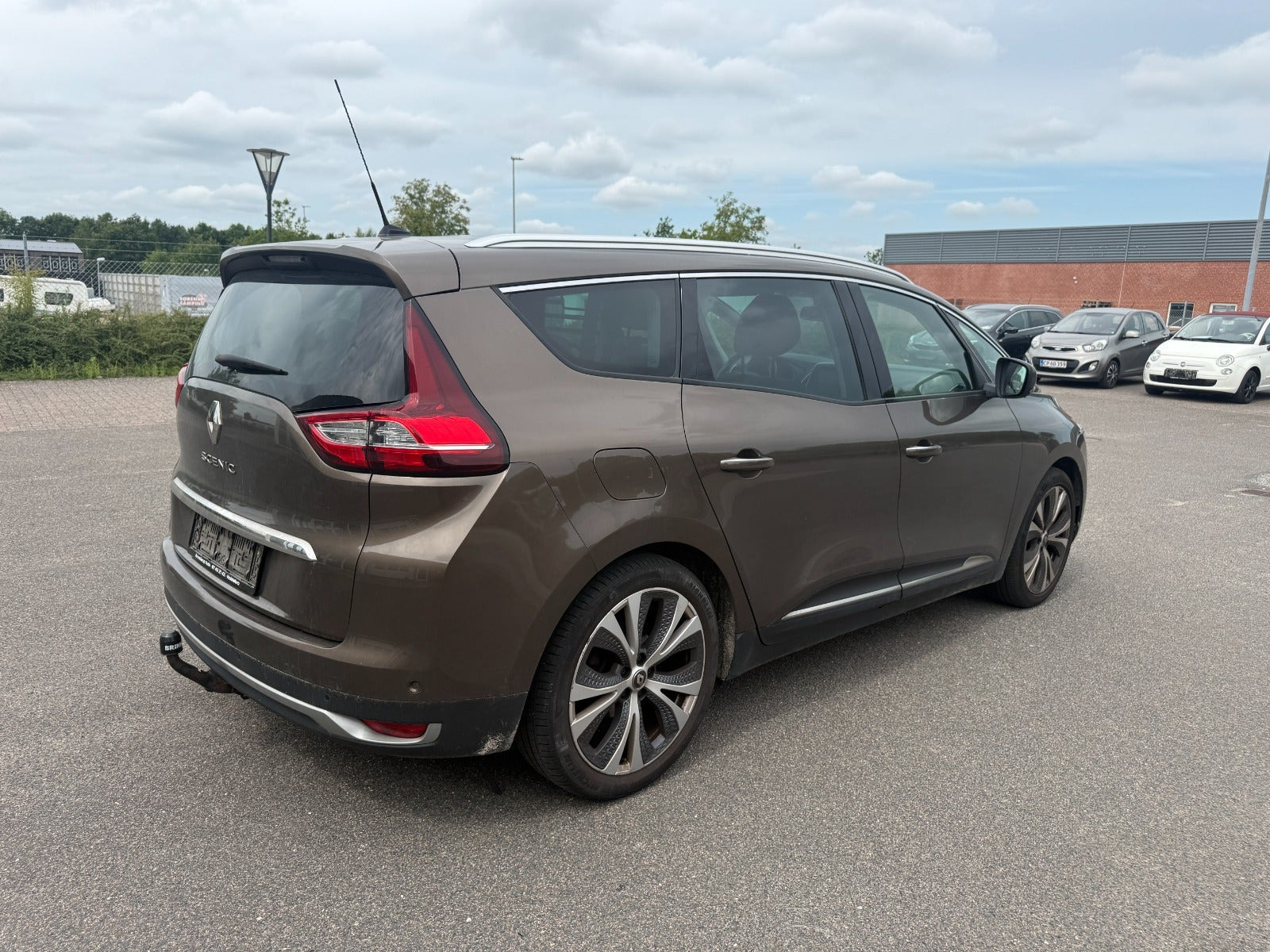 Grå Renault Grand Scenic IV fra 2018