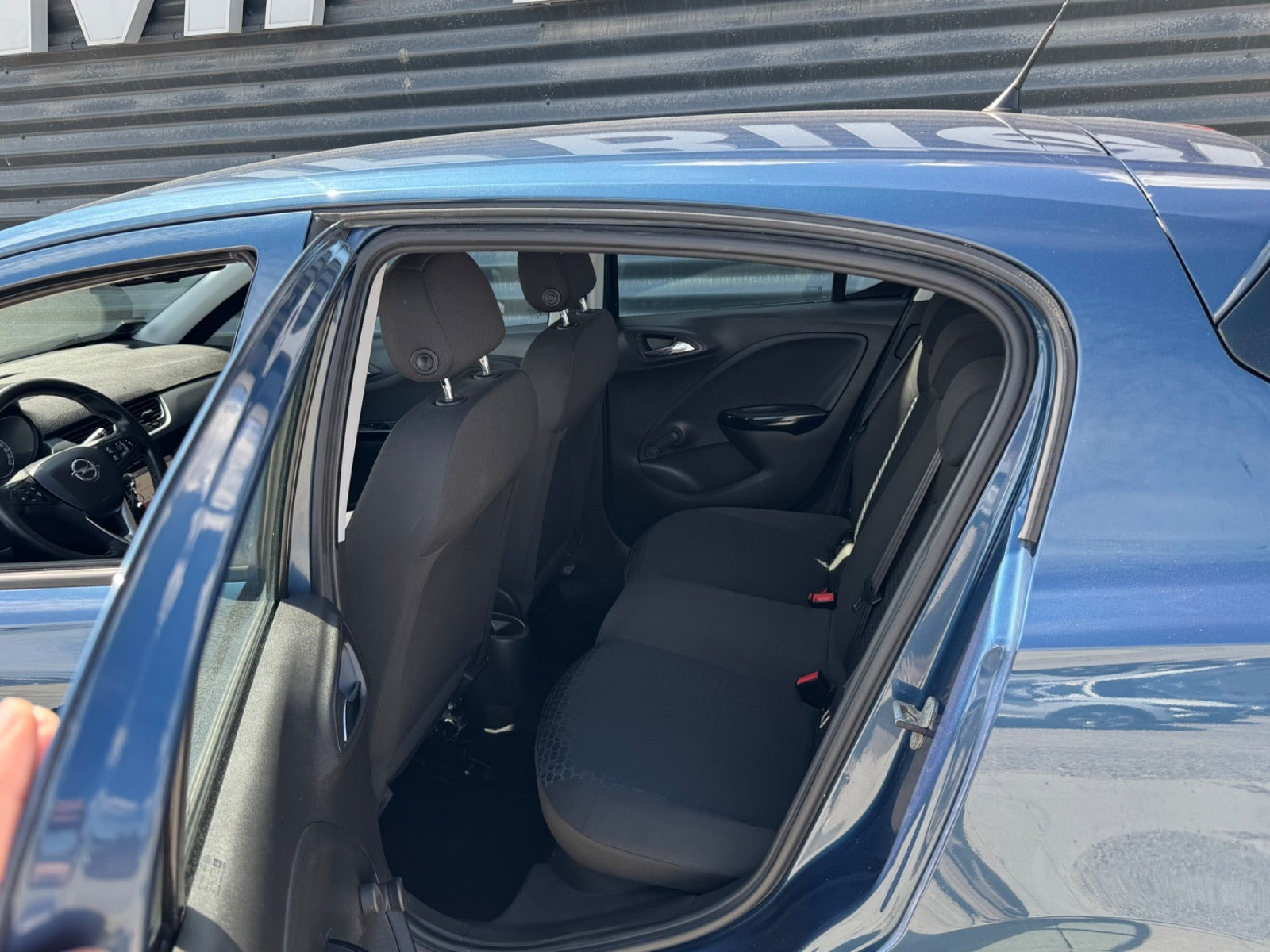 Blå Opel Corsa fra 2015