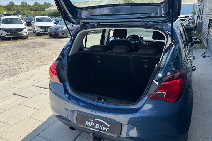 Blå Opel Corsa fra 2015