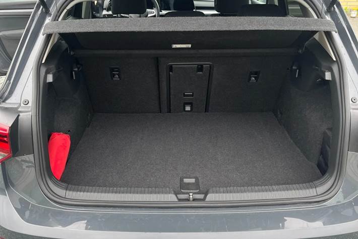 Grå VW Golf VIII fra 2021