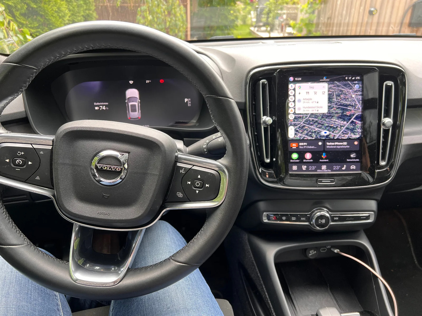 Grå Volvo XC40 fra 2023