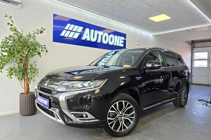 Sort Mitsubishi Outlander fra 2019