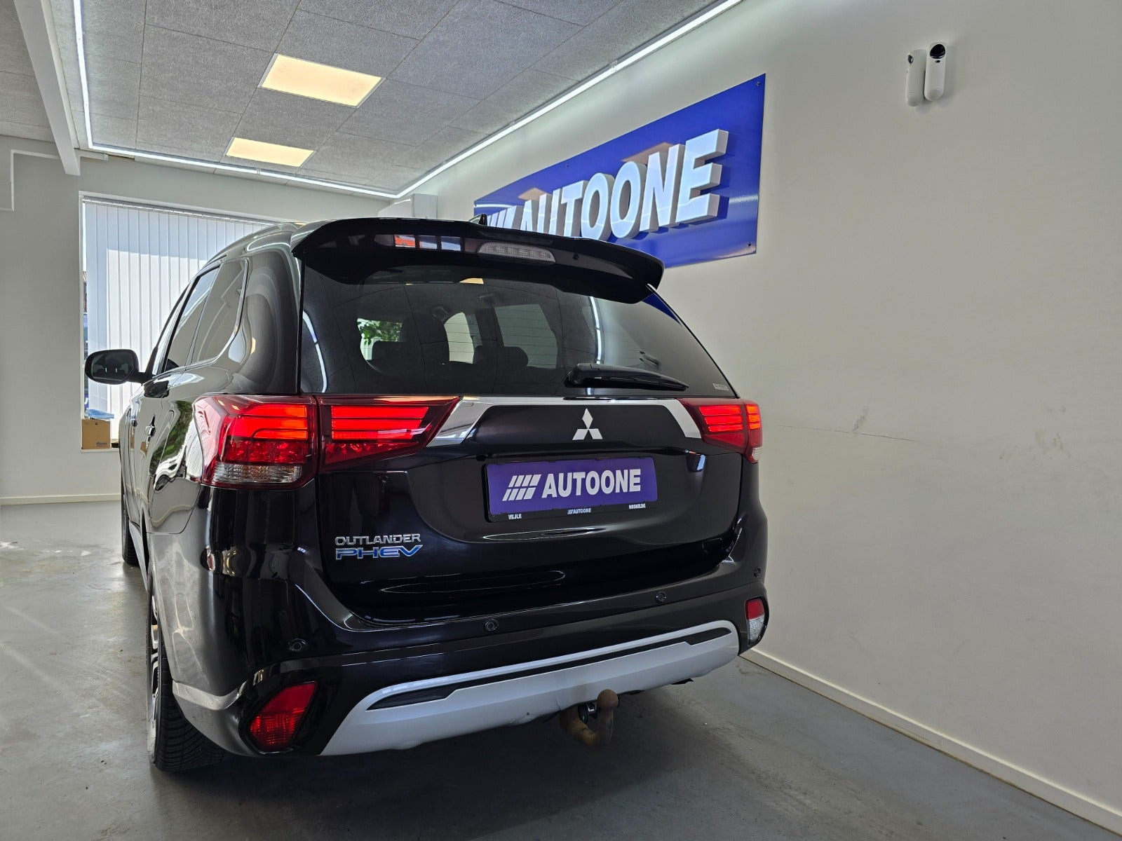 Sort Mitsubishi Outlander fra 2019