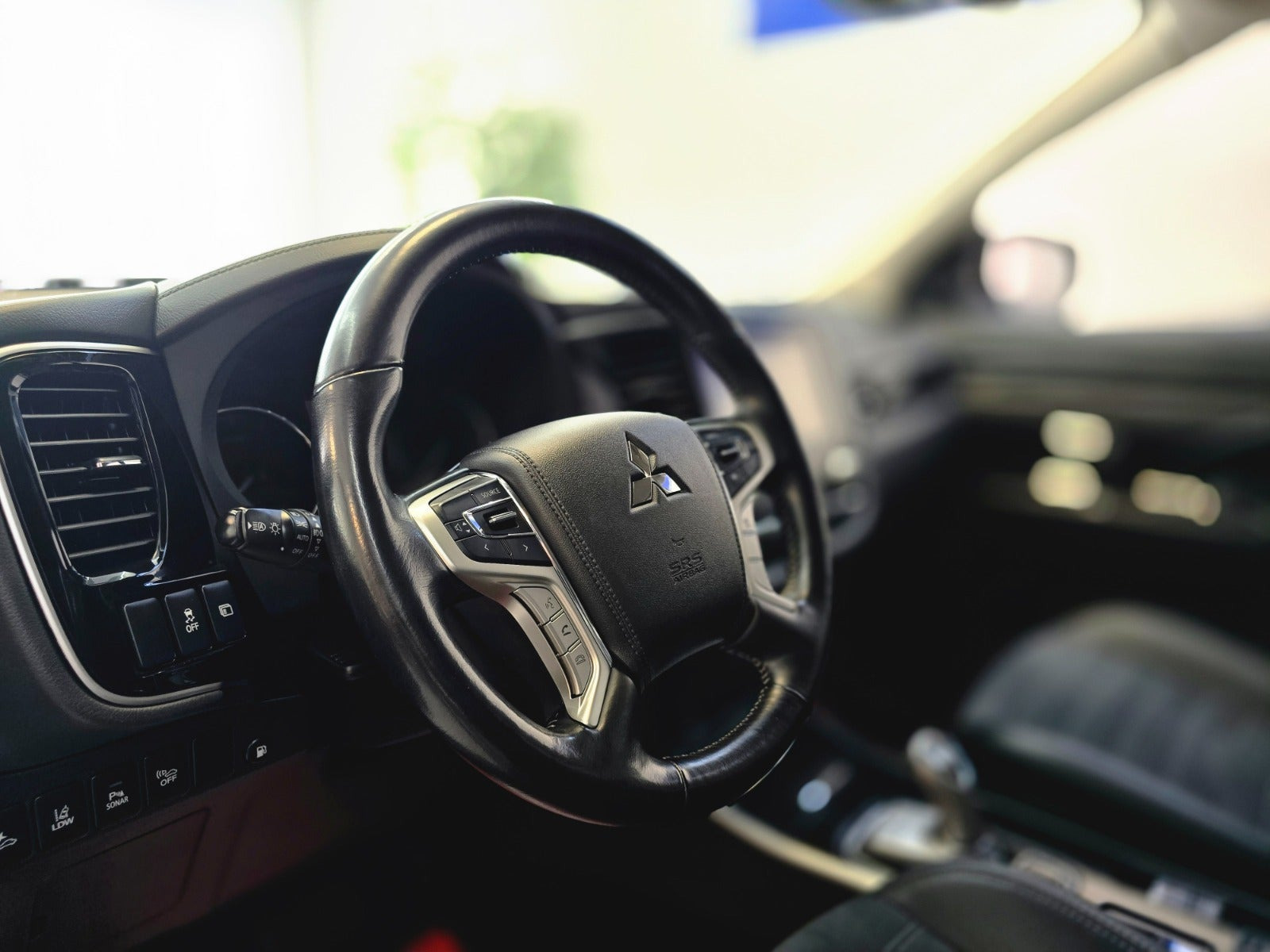 Sort Mitsubishi Outlander fra 2019