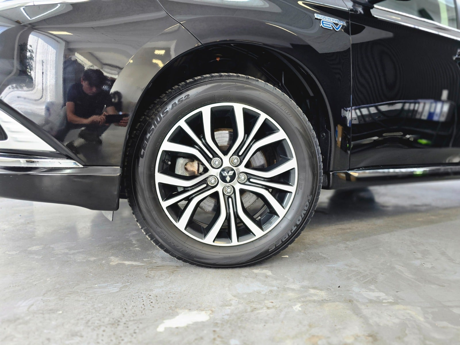 Sort Mitsubishi Outlander fra 2019