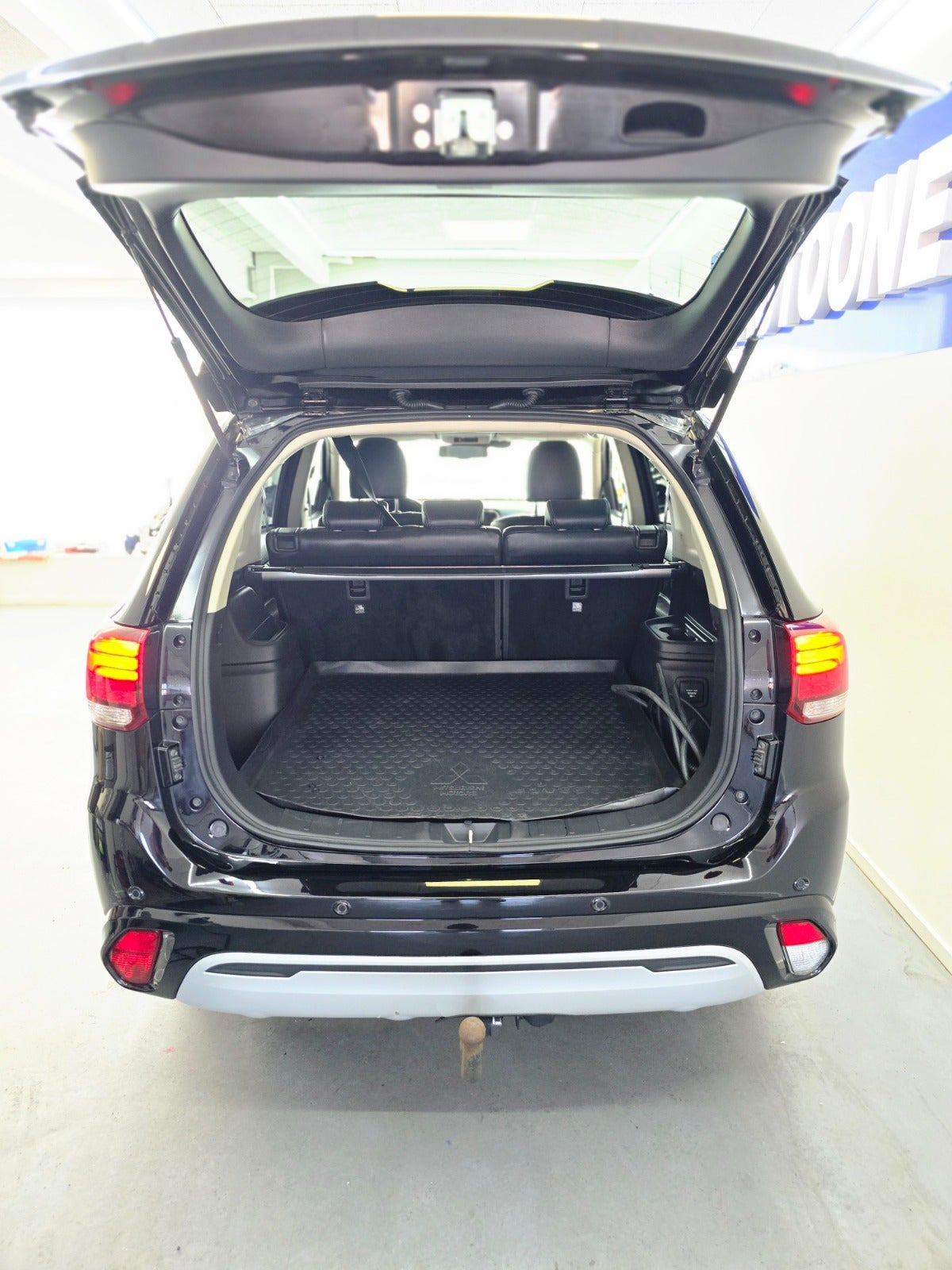 Sort Mitsubishi Outlander fra 2019