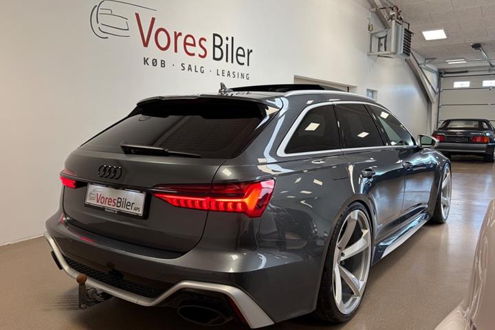 Grå Audi RS6 fra 2020