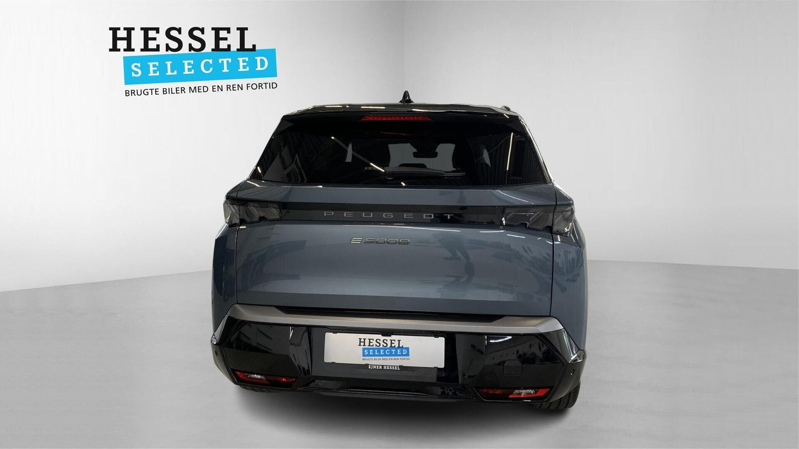 Blå Peugeot e-5008 fra 2024