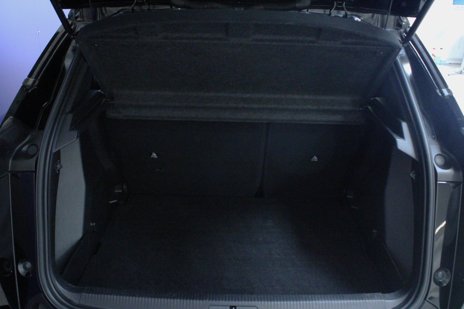 Sort Peugeot e-2008 fra 2023