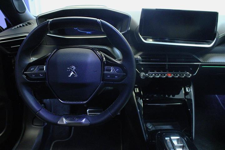 Sort Peugeot e-2008 fra 2023