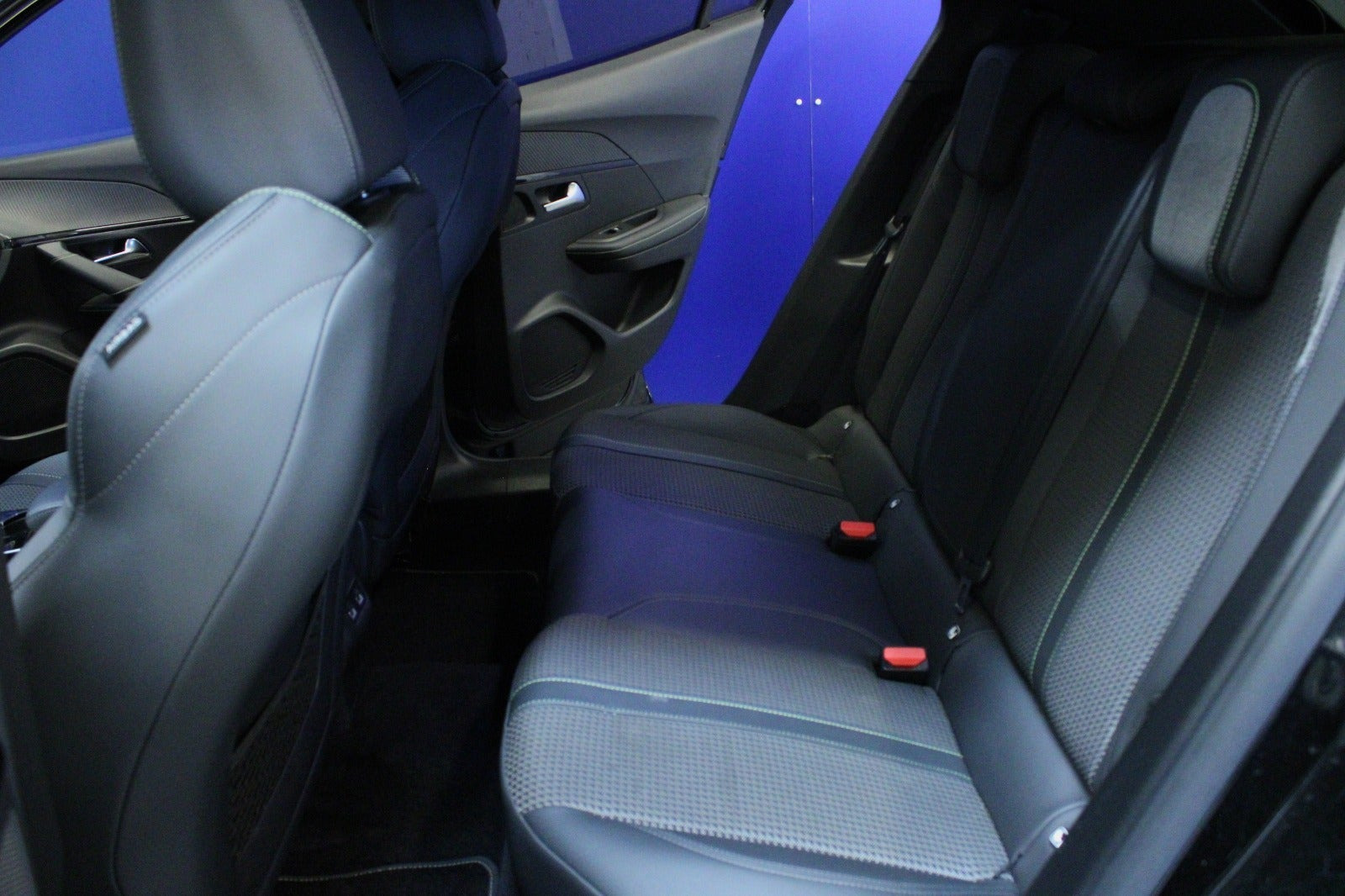 Sort Peugeot e-2008 fra 2023