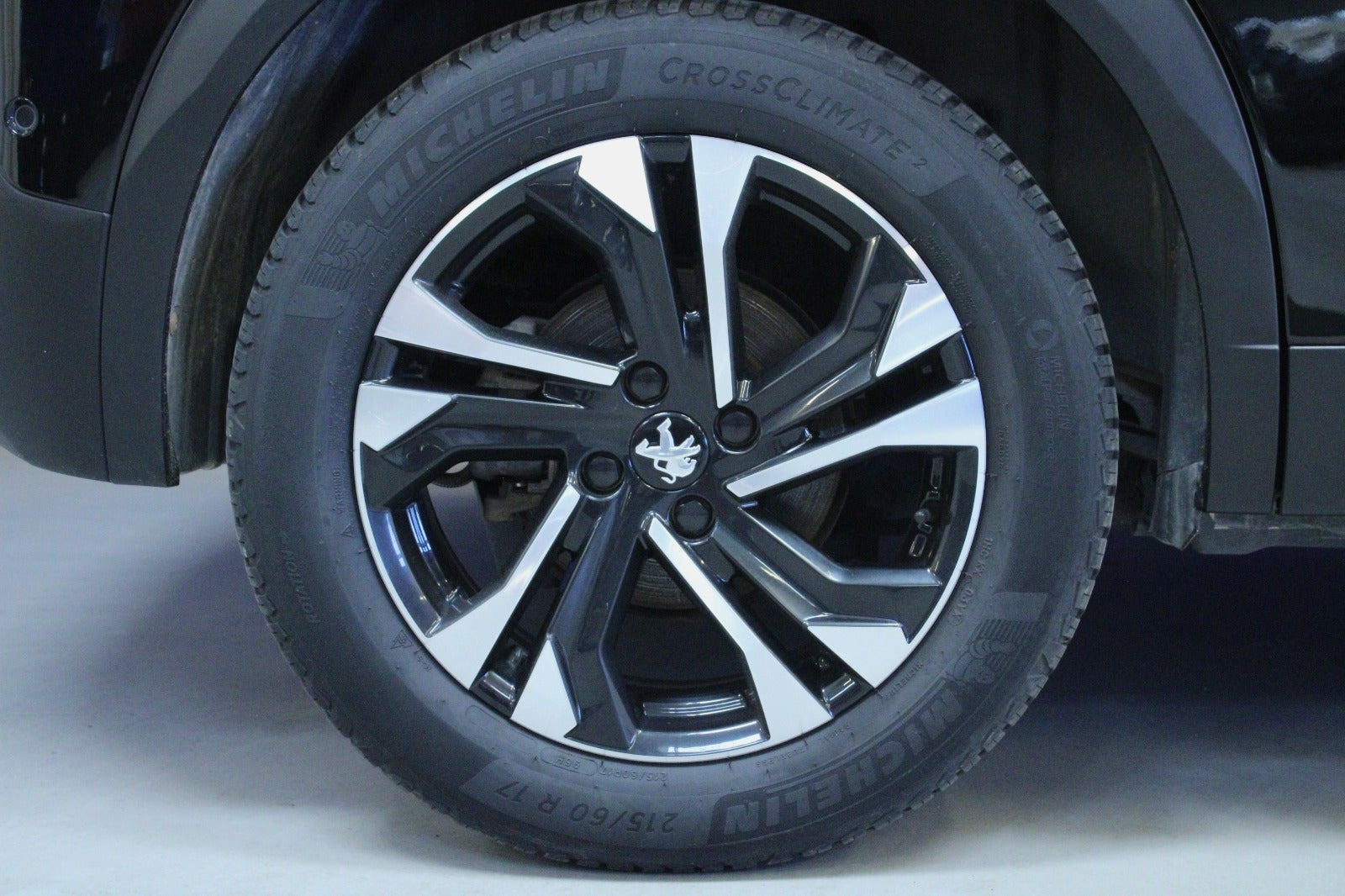 Sort Peugeot e-2008 fra 2023