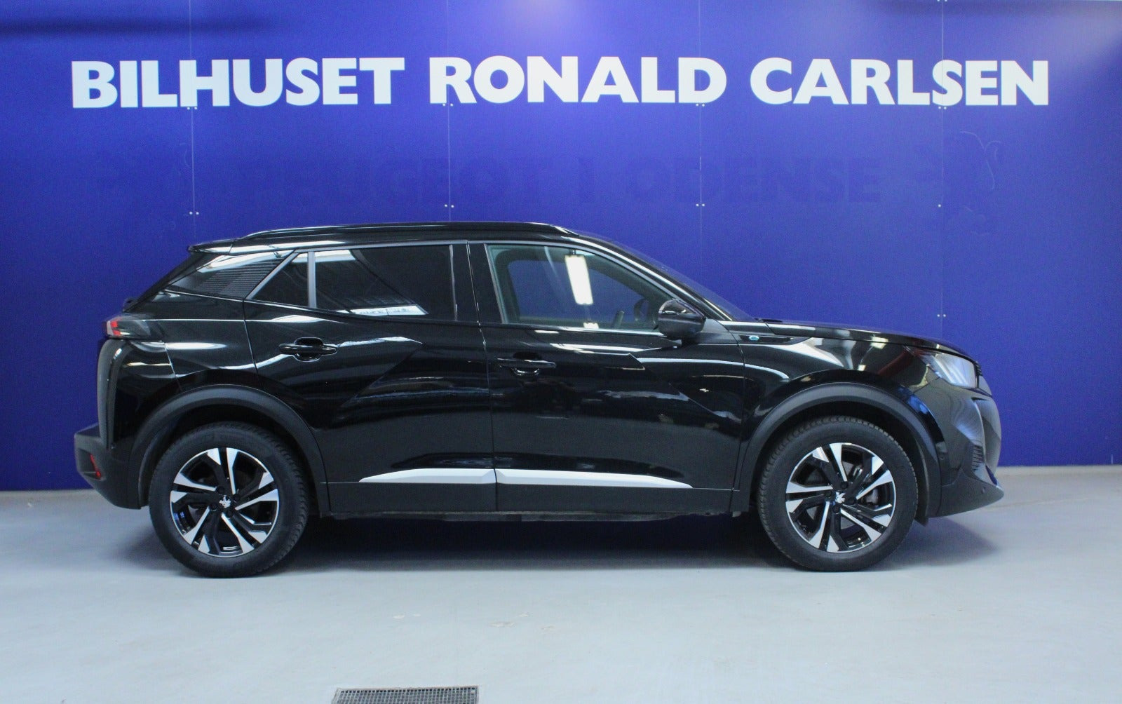 Sort Peugeot e-2008 fra 2023