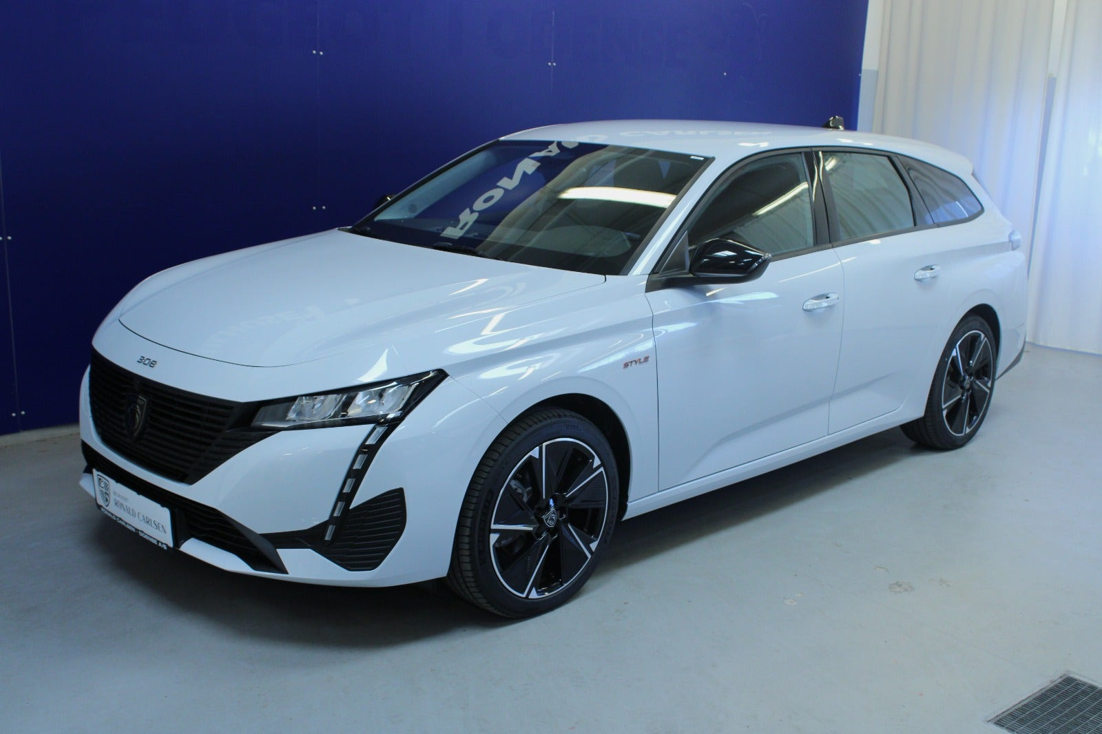 Hvid Peugeot E-308 fra 2025