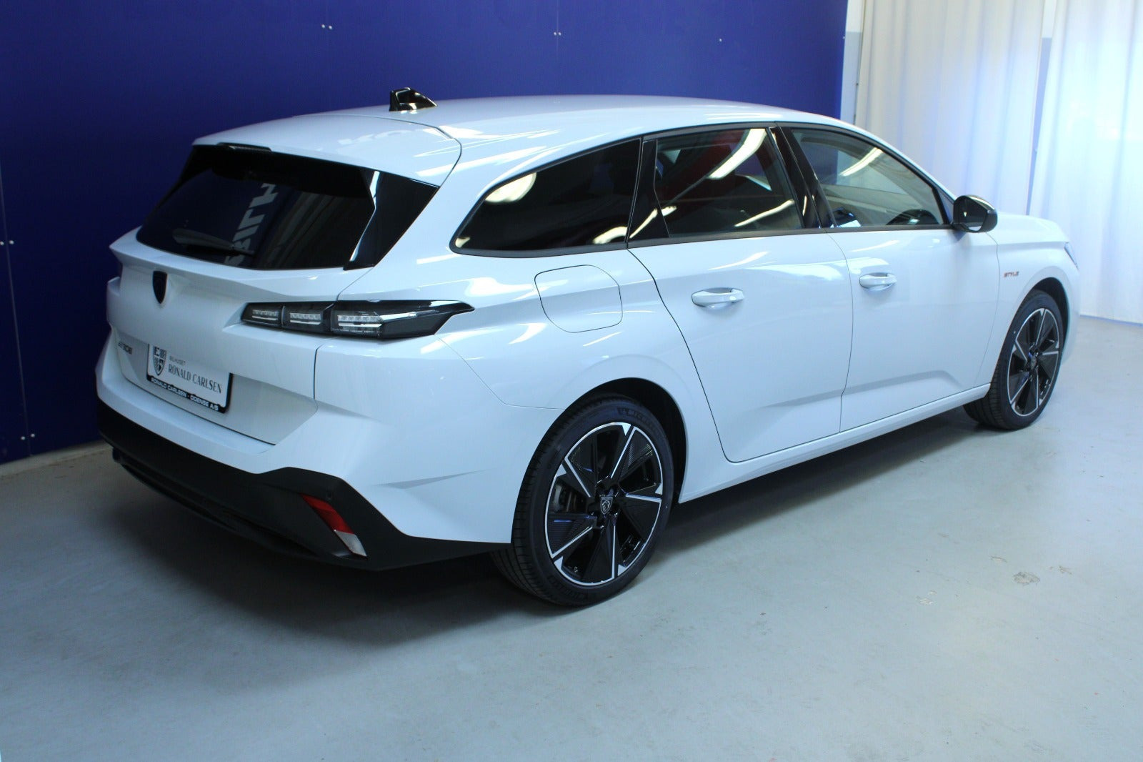 Hvid Peugeot E-308 fra 2025