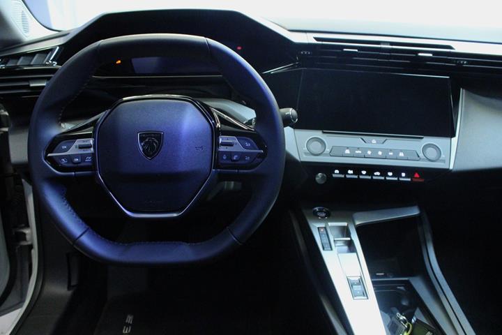Hvid Peugeot E-308 fra 2025