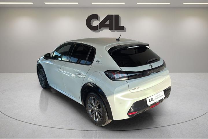 Hvid Peugeot e-208 fra 2022