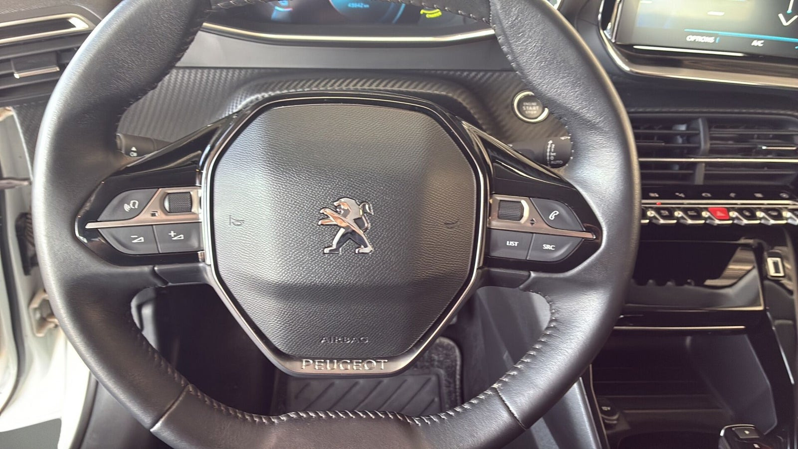 Hvid Peugeot e-208 fra 2022