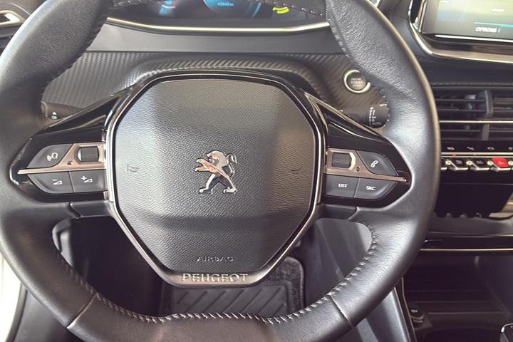 Hvid Peugeot e-208 fra 2022
