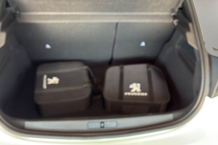 Hvid Peugeot e-208 fra 2022