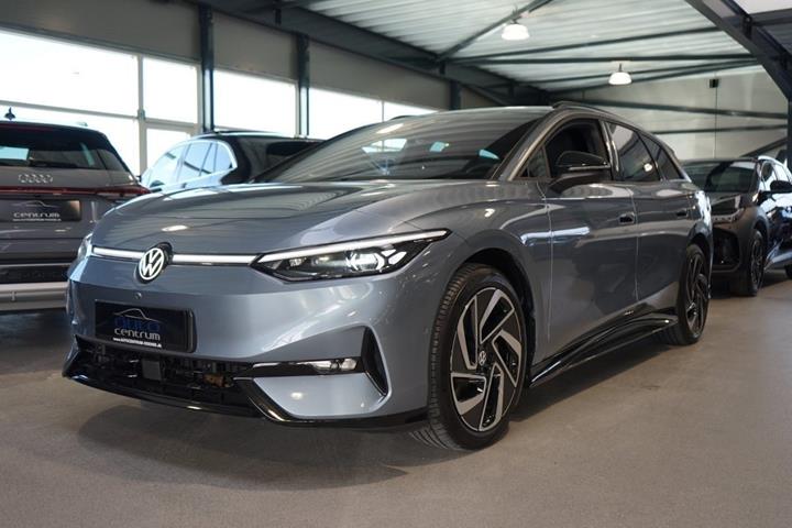 Blå VW ID.7 fra 2026 set udefra