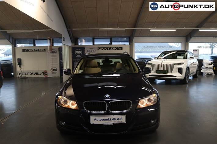 Blå BMW 320d fra 2009