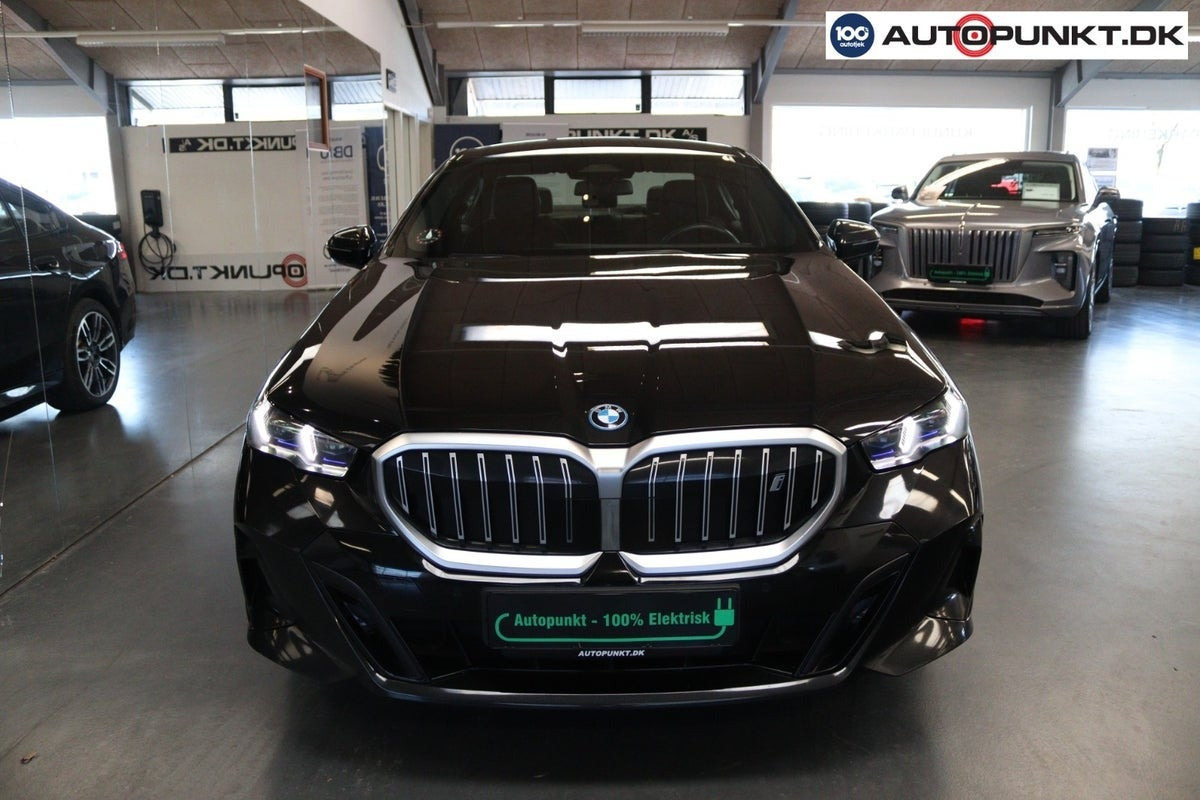 Sort BMW i5 fra 2024
