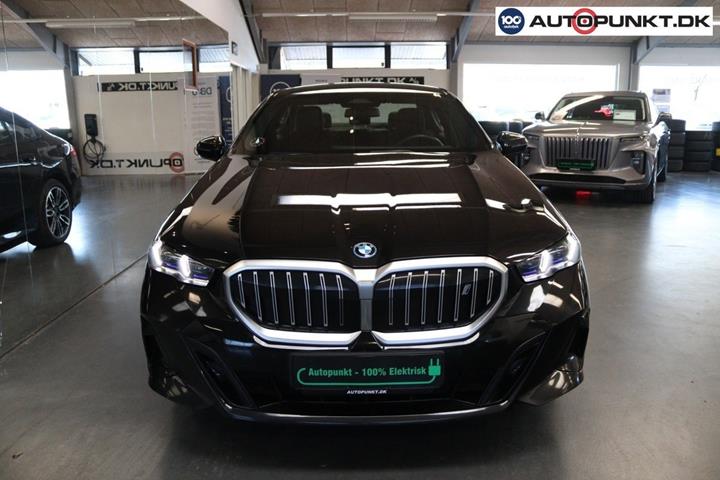 Sort BMW i5 fra 2024