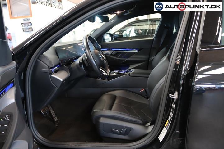 Sort BMW i5 fra 2024