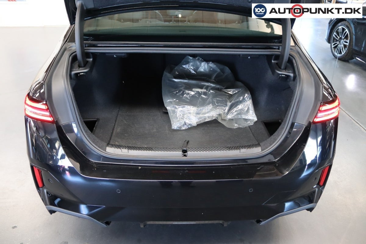 Sort BMW i5 fra 2024