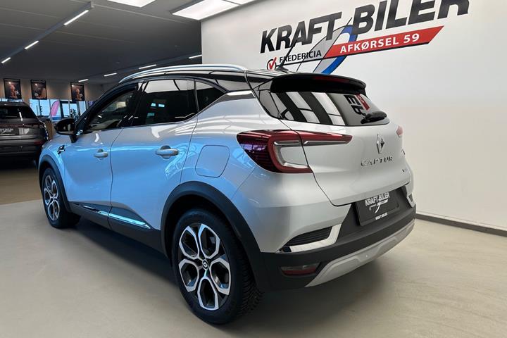 Sølv Renault Captur fra 2021